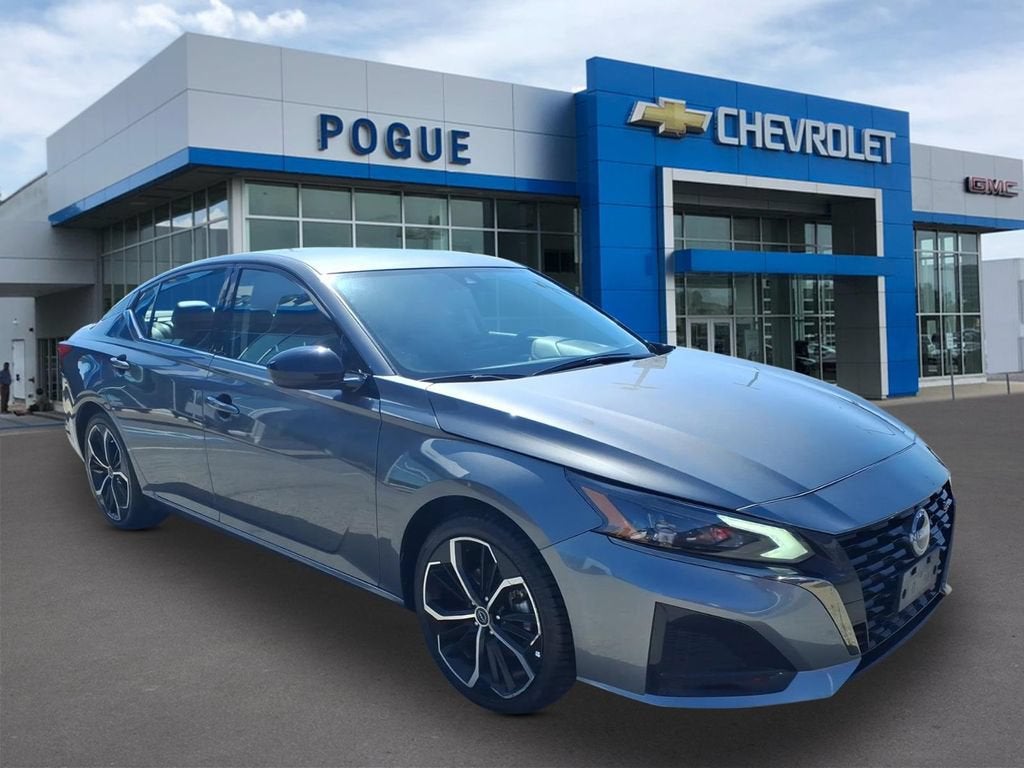 2024 Nissan Altima 2.5 SR in Gray — front three-quarter view