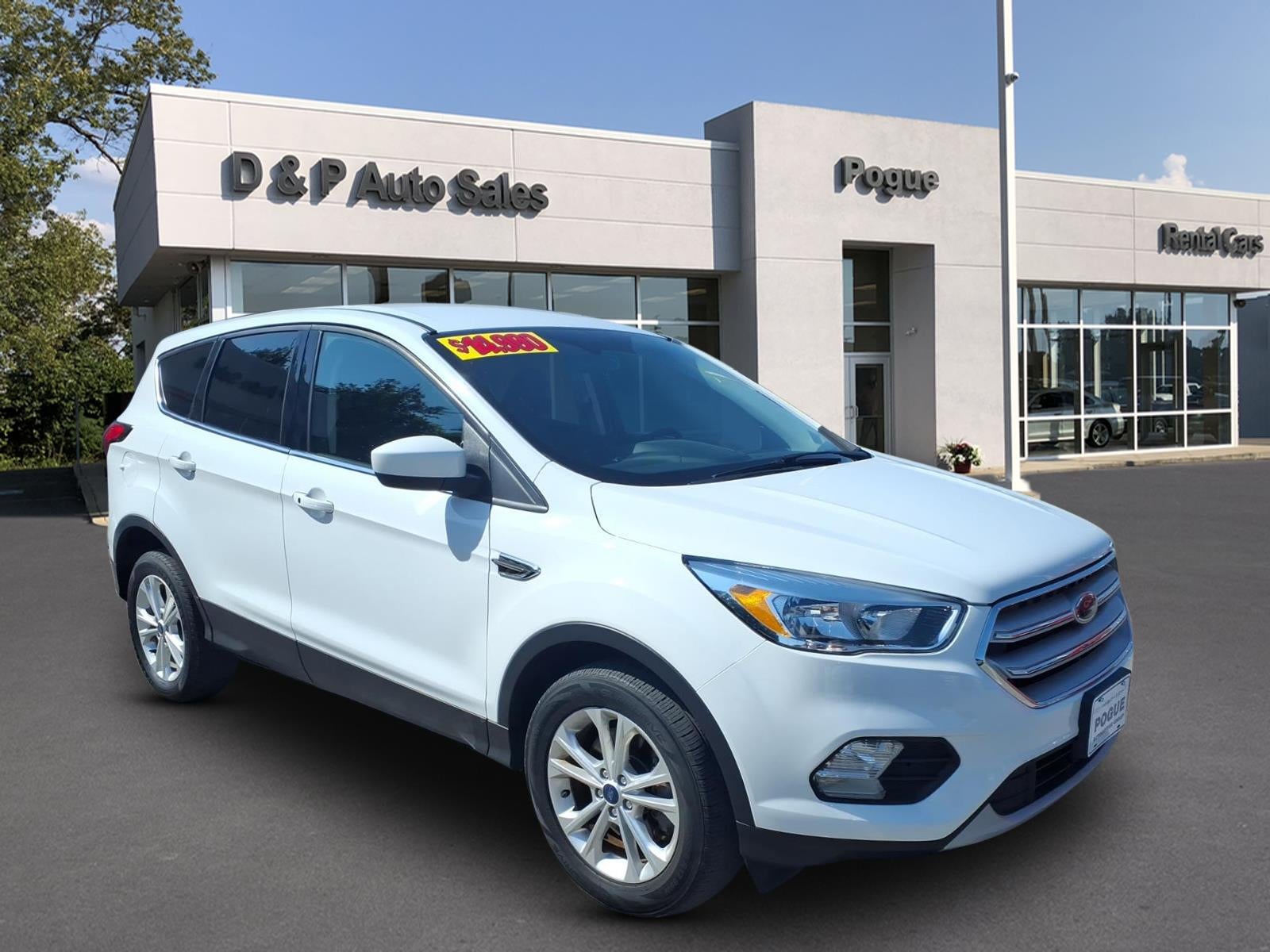 2019 Ford Escape SE in Oxford White — front three-quarter view