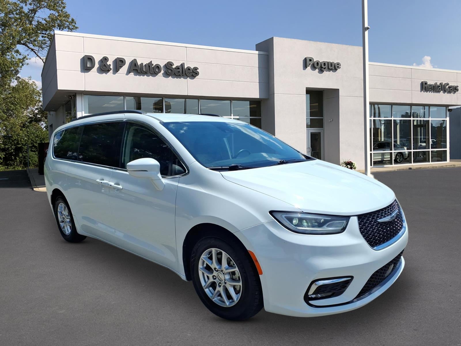 2022 Chrysler Pacifica Touring L in Bright White Clearcoat — front three-quarter view
